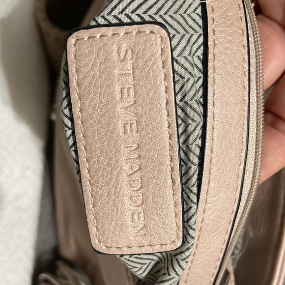 Steve Madden Crossbody Bag w/Woven Detail - Picture 6 of 8